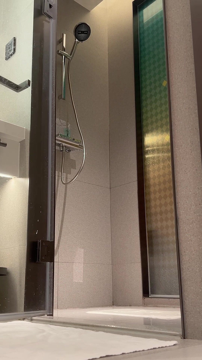 uktattooedchub74: Pulchny facet prysznic