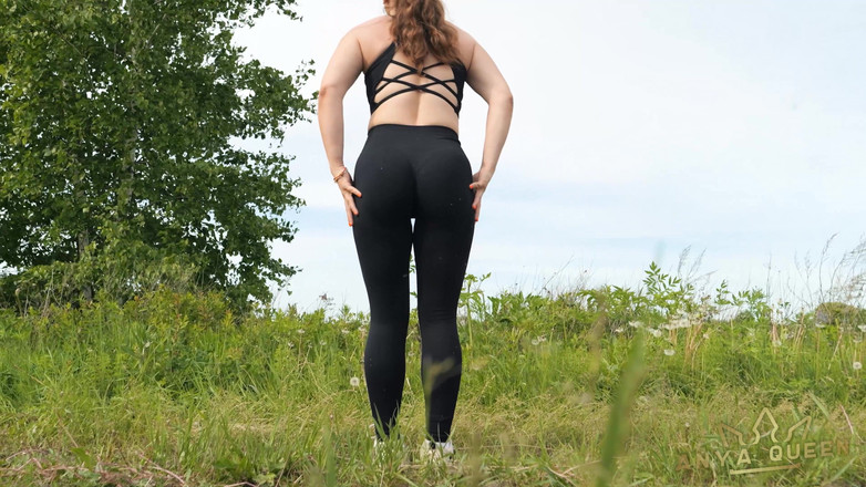 Anya Queen: 560 fremde kommen auf den arsch eines Sportmädchens in leggings!...