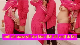 Le mariage d’une demi-sœur, Haldi Day se transforme en soirée de baise de belle-mère quand tous les membres de la famille dansent sur DJ