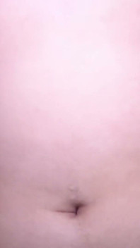 Fröhliche gyaru lässt ihre wache fallen - ihre spielerische rohe begegnung endet mit dem allerersten creampie ihres lebens