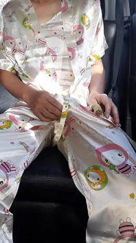Kimono seti ile saten pijamaların içine boşalma ve travesti