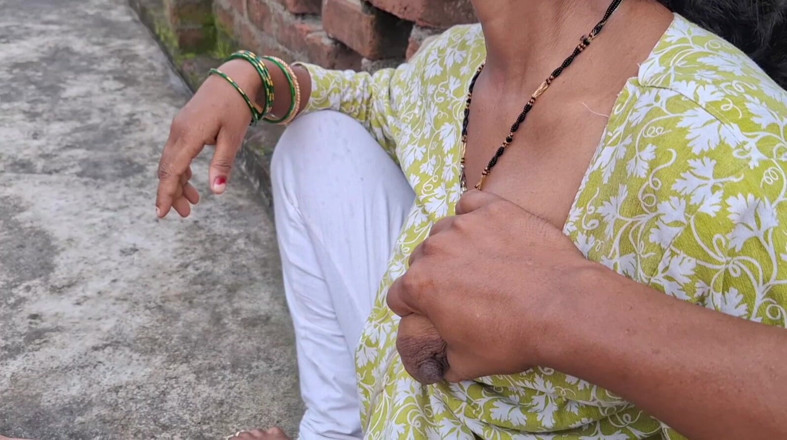 Sumaj: Indian Stepdaughter Seduces Her Stepfather for Sex