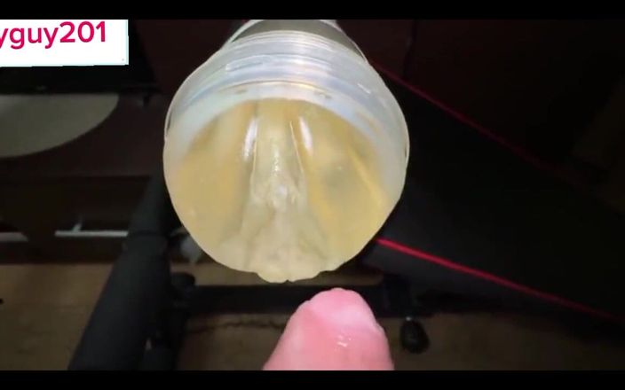 Bigbadfriendlyguy: Chlap sténá při šukání fleshlight, dokud se nestříká do kundičky se...