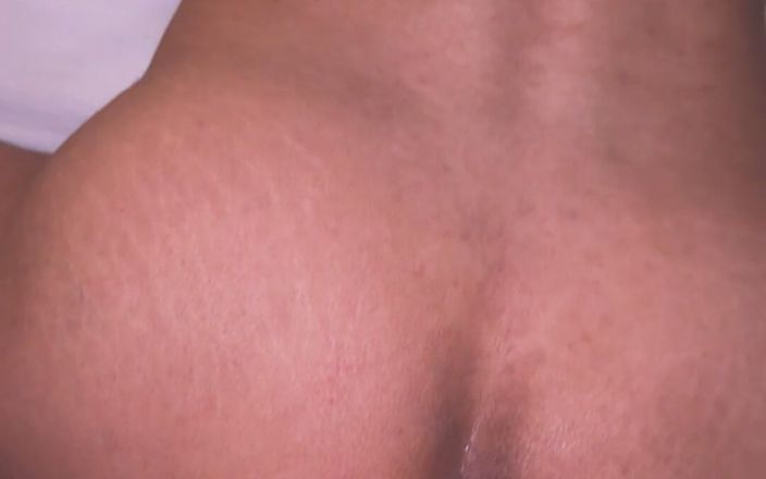 wannahavefunx: 异性恋朋友狠操我的男同阴户