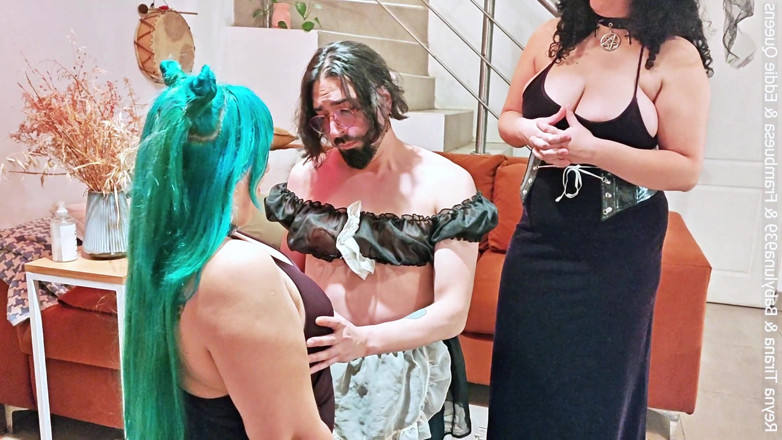 Babyluna939: 3 čarodějnice (jedna z nich těhotná) používají panenského šprta, aby vyvolaly ďábla a uspokojily...