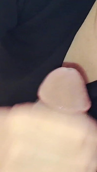 好妻子通过吮吸和吞下精液表现良好