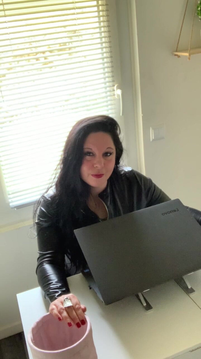 Maitresse Clara: Memanggil ke pejabat Puan Clara