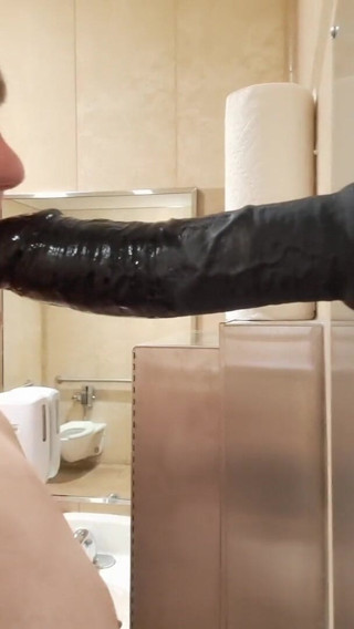 Sissy Samantha: Garganta profunda, brinquedo