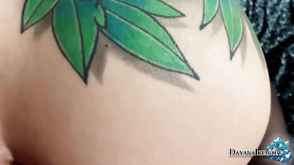 Dayana Ice: Dívka s velkým zadkem saje ptáka, šukání zadku a stříká na...