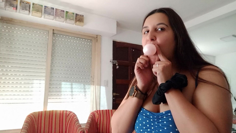Bunny Looner: Doing Huge and Messy Bubblegum Bubbles - Bunny Looner