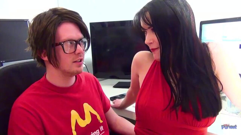 Nerd Pervert: Victoria Hurley - prof suceuse de bites