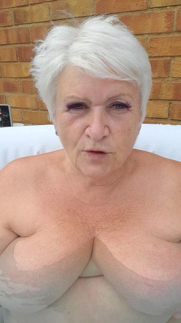 Uk Joolz: More hot tub?