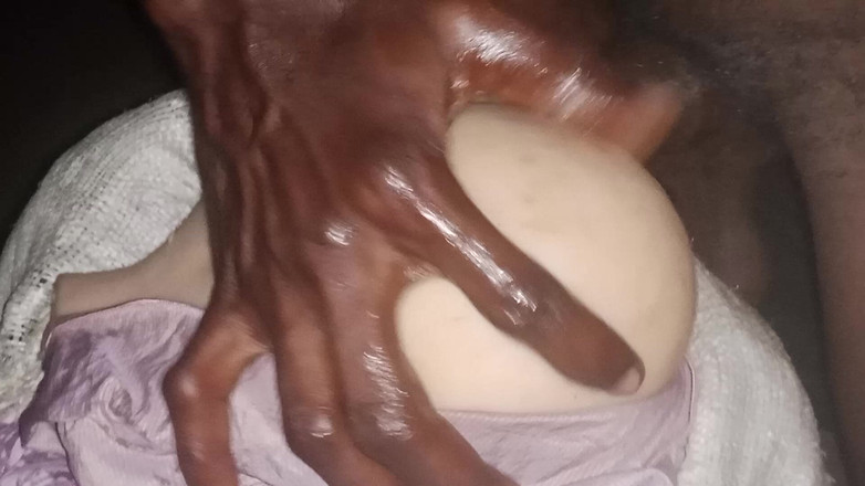 Bangcum8: 只是看回家的方式男孩在他一个人的时候操屁股中出