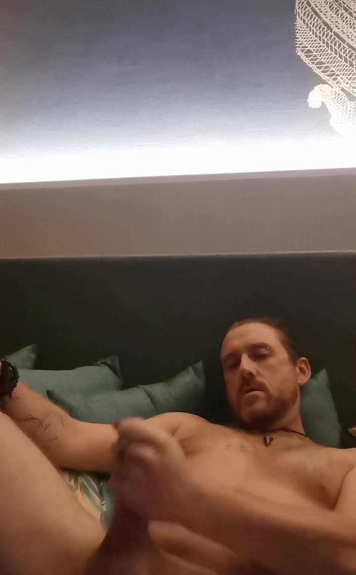 Dirty Talking Guy: Nadržená jako kurva a musí tak špatně vystoupit