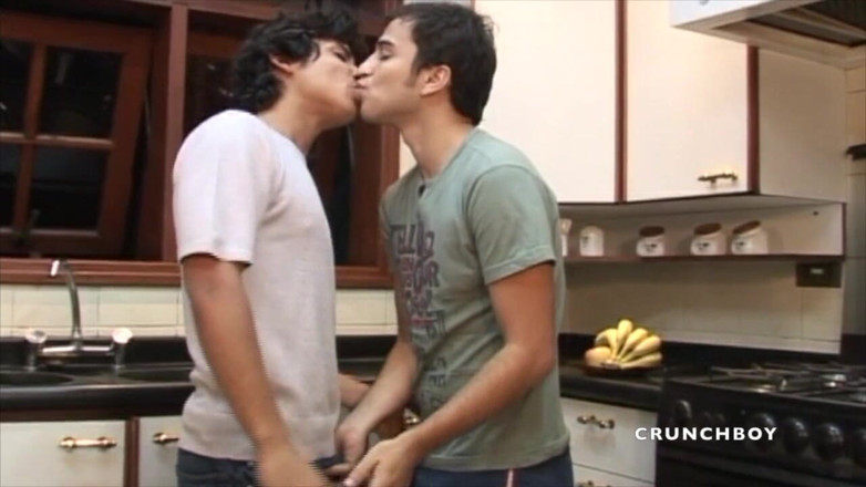 French Twinks Amator videos: 부엌에서 섹스하는 두 명의 라틴계 여자