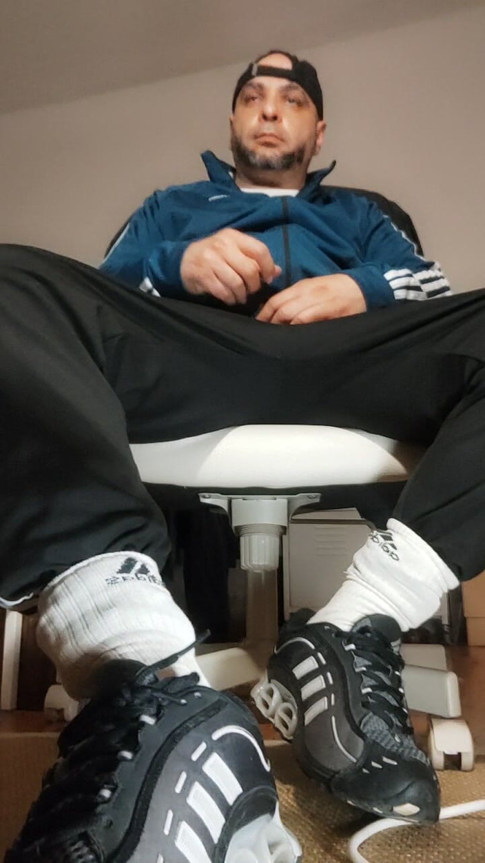 SmokedAlloy2: Sperma in Meinen Sportschuhen