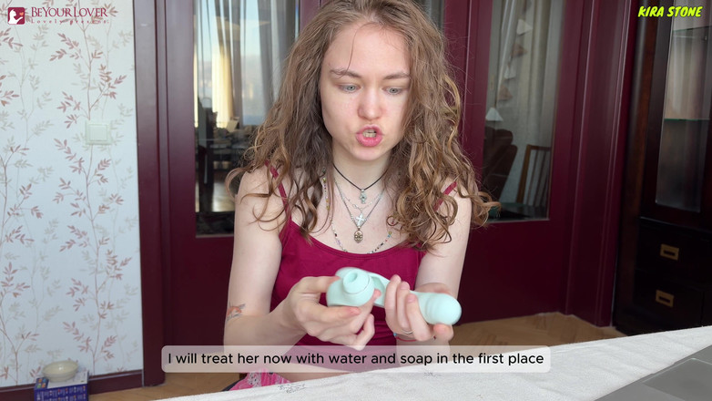 Kira Stone: Jouet de masturbation sexuelle Beyourlover : le crash test de Keira...