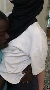 Une Étudiante En Hijab Se Détend Avec La Grosse Noire De Son Beau-père Après Les Cours
