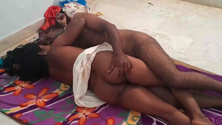 Desi palace: Video porno di una zia indiana calda
