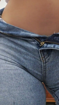Camila 001 - Ciasne anioły - Niesamowity opuchnięty kopc cameltoe, opuchnięte sutki i niesamowity tyłek w kształcie serca