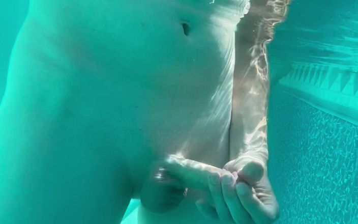 Littlebutt productions: Une femboy au cul rebondi jouit dans une piscine privée