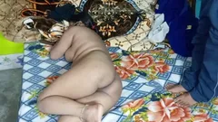 Recién sexy bhabhi en sari color azul.