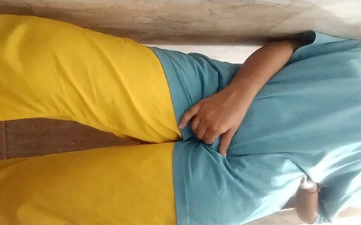 Riyathakur: Hot Indian Teen Girl Shows Her Body