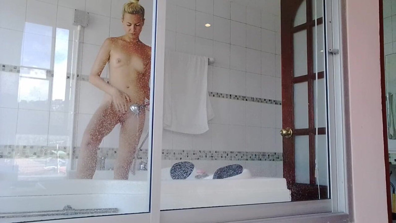 MissAnja_FH: Look at Me at the Bathroom
