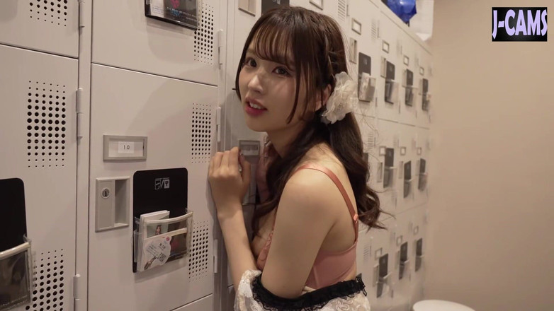 J-Cams: Ona, Rima Arai, zapala noc Cichą Ogniem. - 3