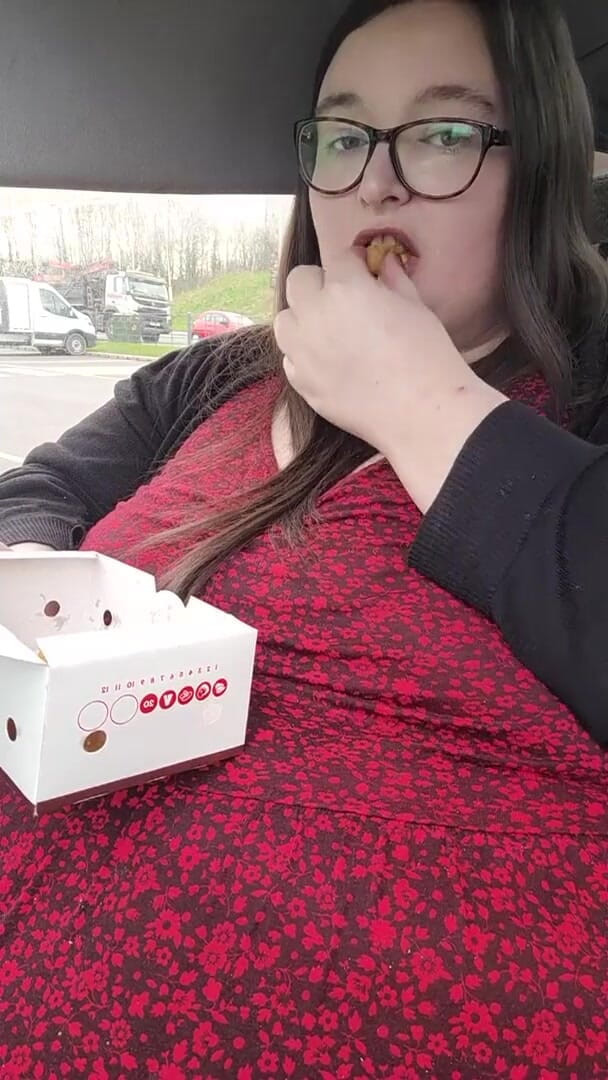 SSBBWLadyBrads: LadyBrads Vs Burger king