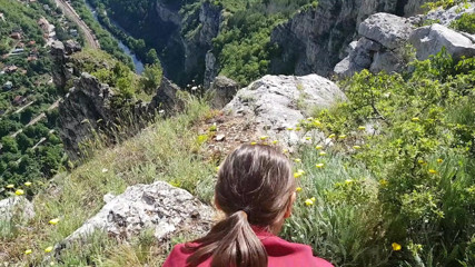 Tiny Teena: Piesek na świeżym powietrzu i BJ na klifie