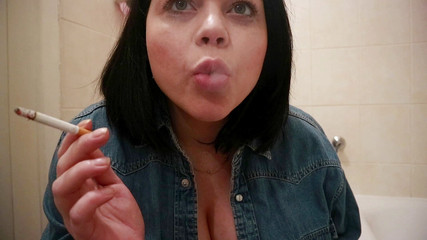 Shione Cooper: 시오네 쿠퍼 임신하지만 흡연