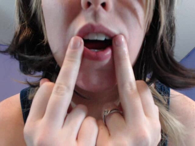 Brooke Dillinger: V58 CV lengua fetiche chupar y lamer el dedo