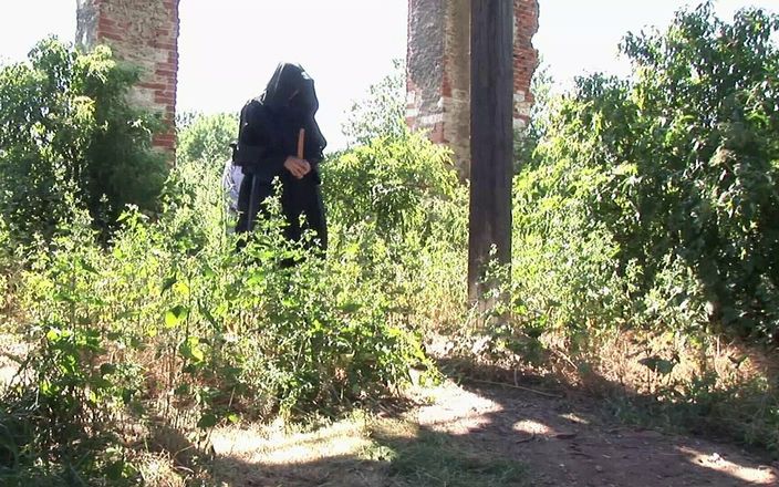 Alfacontent World: Această fată uimitoare primește pedeapsa ei de la doi tipi...