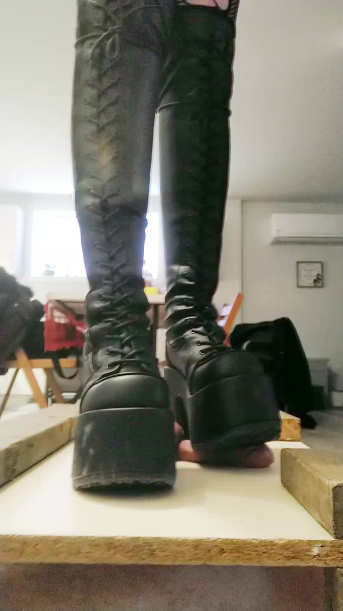 Miss jj chose: Demonia Over Knee Boots