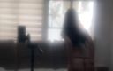 Dollscult: Bir video çekiyordum ve kapalı tv ekranındaki yansımanın gerçekten çok şehvetli olduğunu fark...