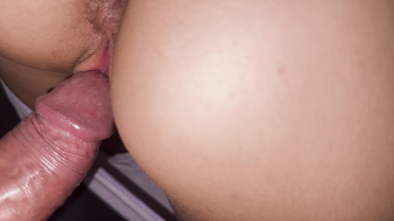 Emily 18: No te corras dentro de mi apretado coño de 18 años-...