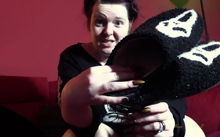 Mxtress Valleycat: Sweaty Slippers JOI