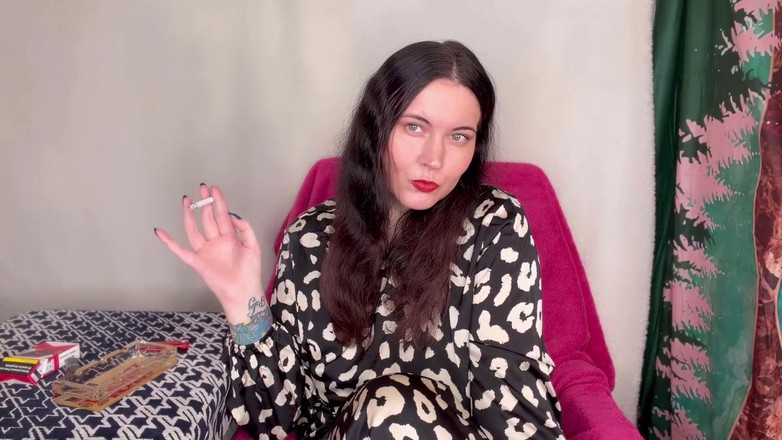 MissFFW: Мисс Шмара курит в летнем платье