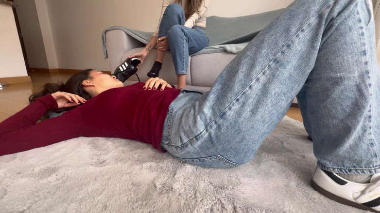 scarlettandc: Фетиш на ноги между лесбиянками