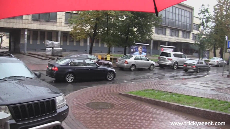 Tricky Agent: A girl rescued from the rain gets seduced!