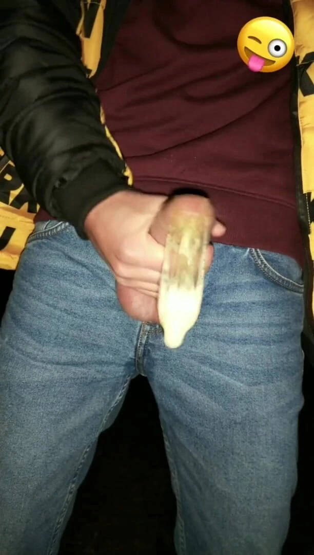 Idmir Sugary: Twink plní kondom naplněný mrdkou ještě více