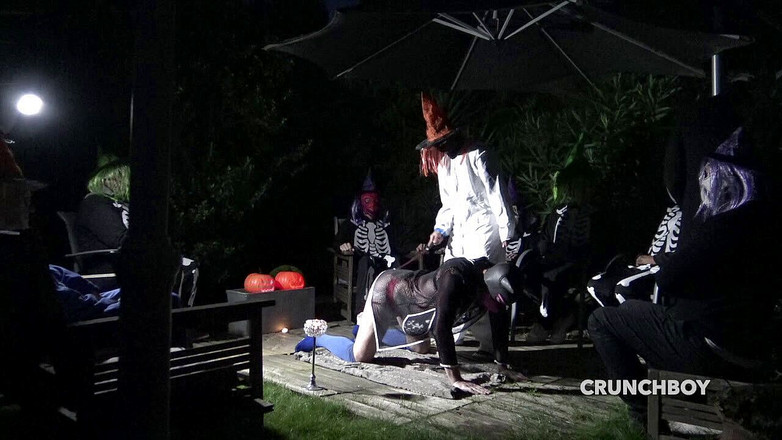 BAREBACK PORN SPY CAM: Любительское видео трахнули без презерватива ночью на Хэллоуин