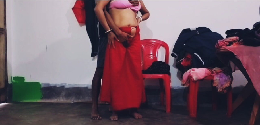 Teensex: Bhabi desi nakal dengan buah dada besar sedang menunggu abang...