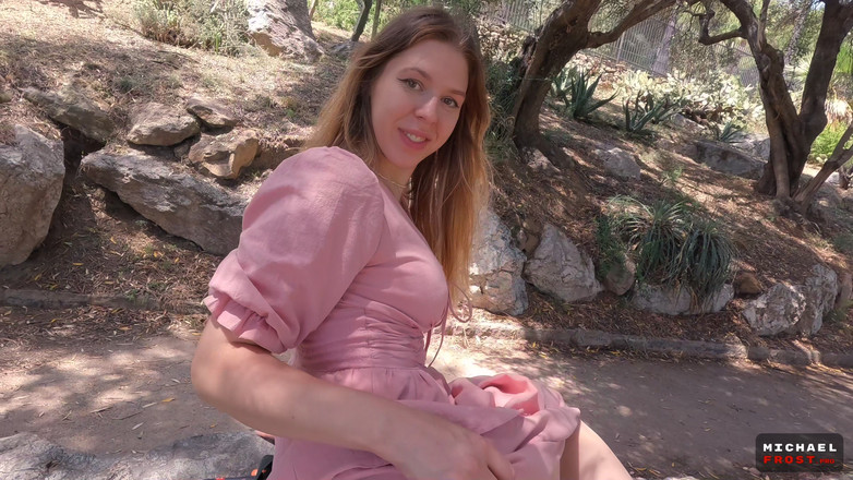 Michael Frost Pro: Vị khách du lịch ngây ngây nghĩ rằng cô ấy sẽ...