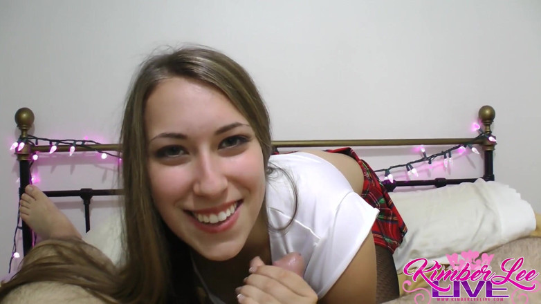 Kimber Lee: Kimber Lee è una ragazza del college troia che fa seghe...