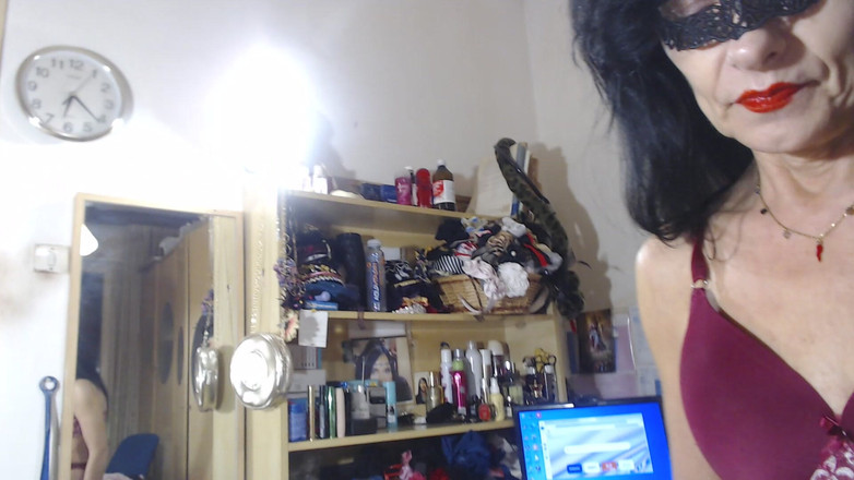 WEBREGINETTA2023: Barfuß, auf Füße gespuckt, auf den Boden pinkeln und nasse...