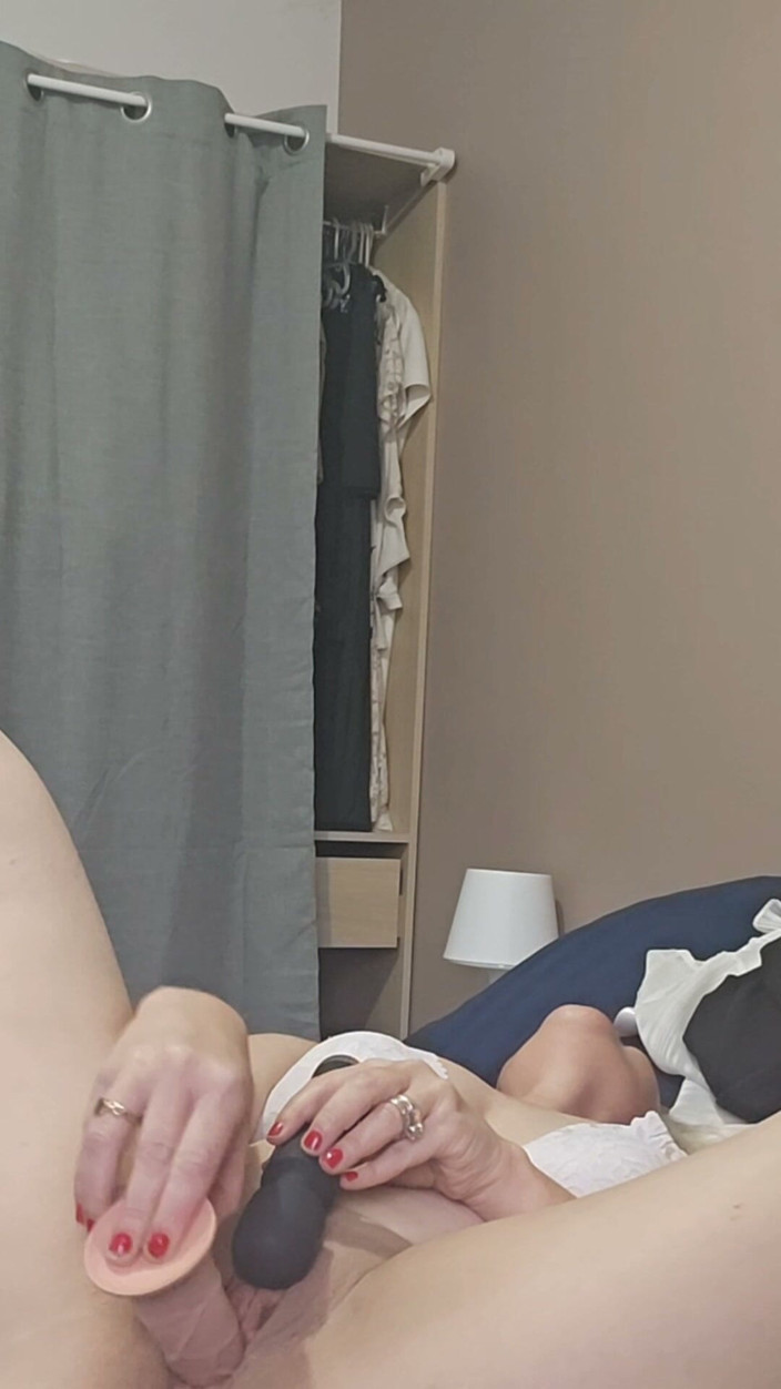 Sofy13: Jag Ville Bli Tagen; Jag Leker Med Min Dildo Och...