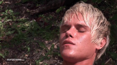 Eurocreme: Eurocreme - Gay Twink ošukaná lumberjackem ve venkovním gay sexu