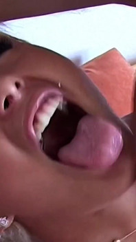 รูตูดเธอร้องขอให้เย็ดร้อนๆ